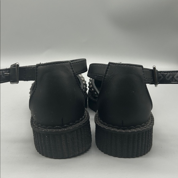 T.U.K. Pointed Studded Sandals Sz 6 - Picture 6 of 9